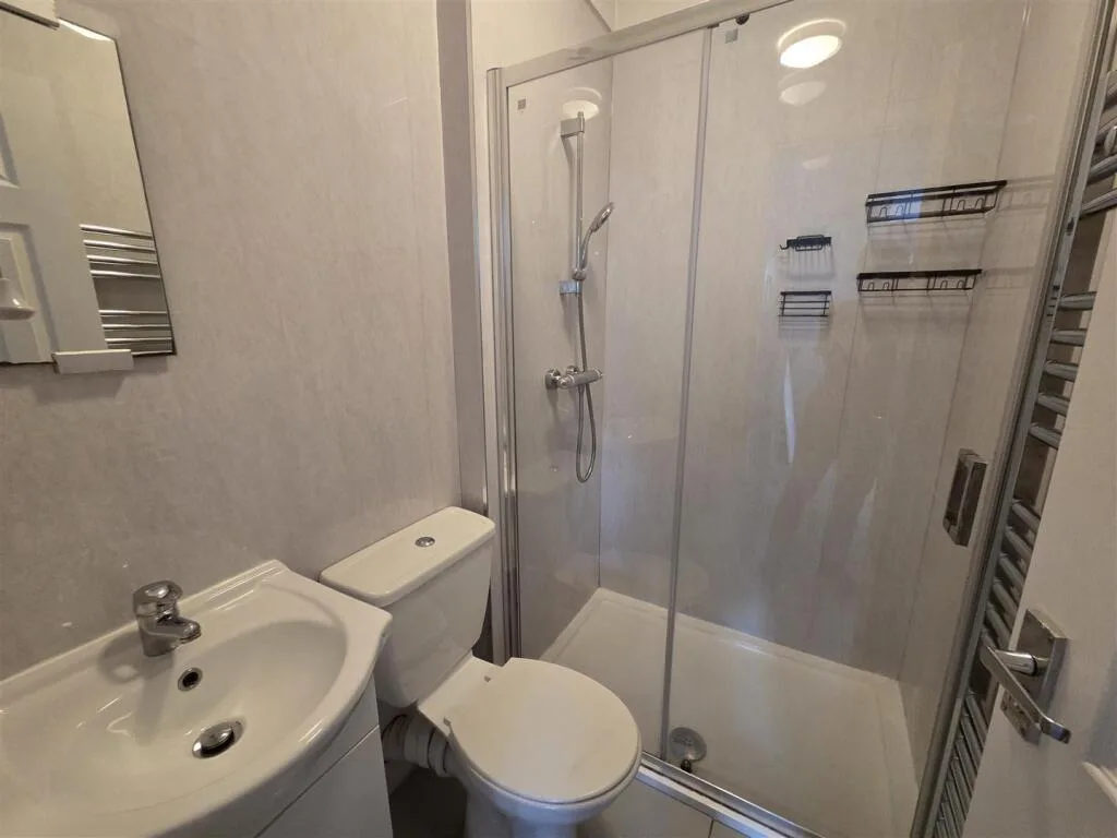 1 bedroom house share for rent