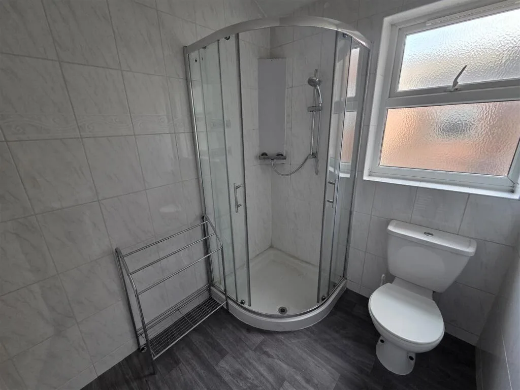 1 bedroom house share for rent