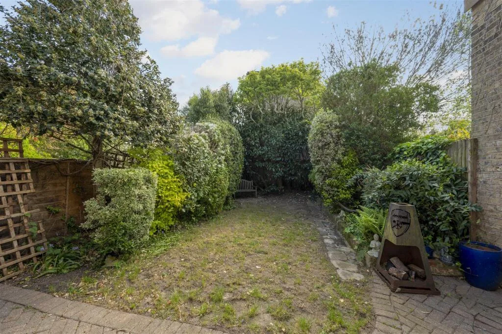 2 bedroom semi-detached house for rent