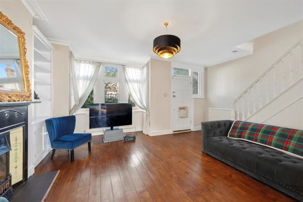 2 bedroom semi-detached house for rent