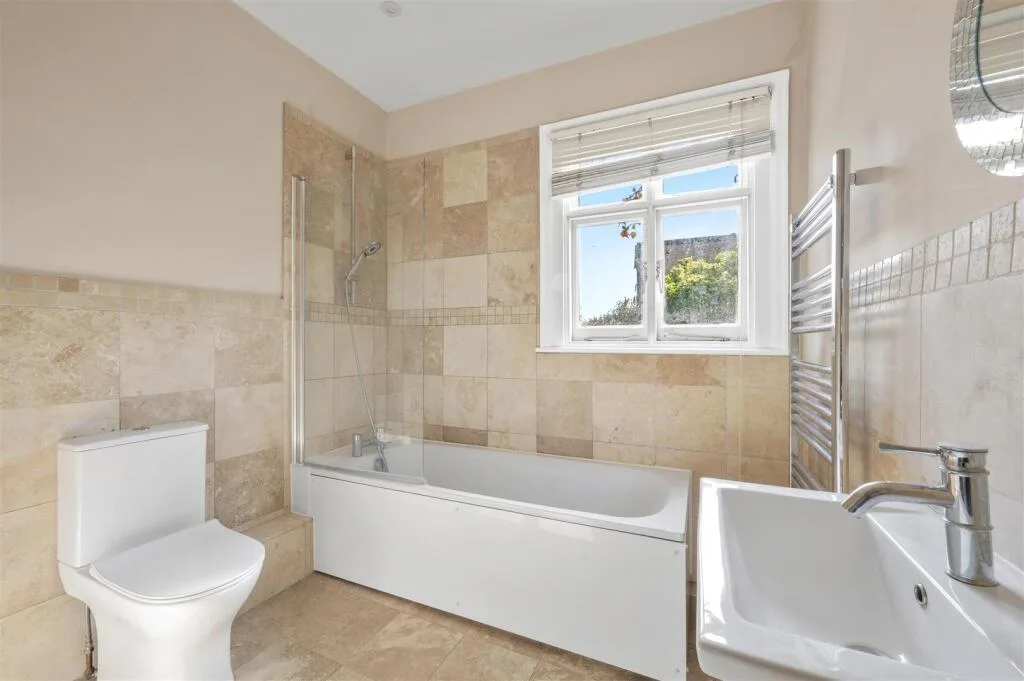 2 bedroom semi-detached house for rent