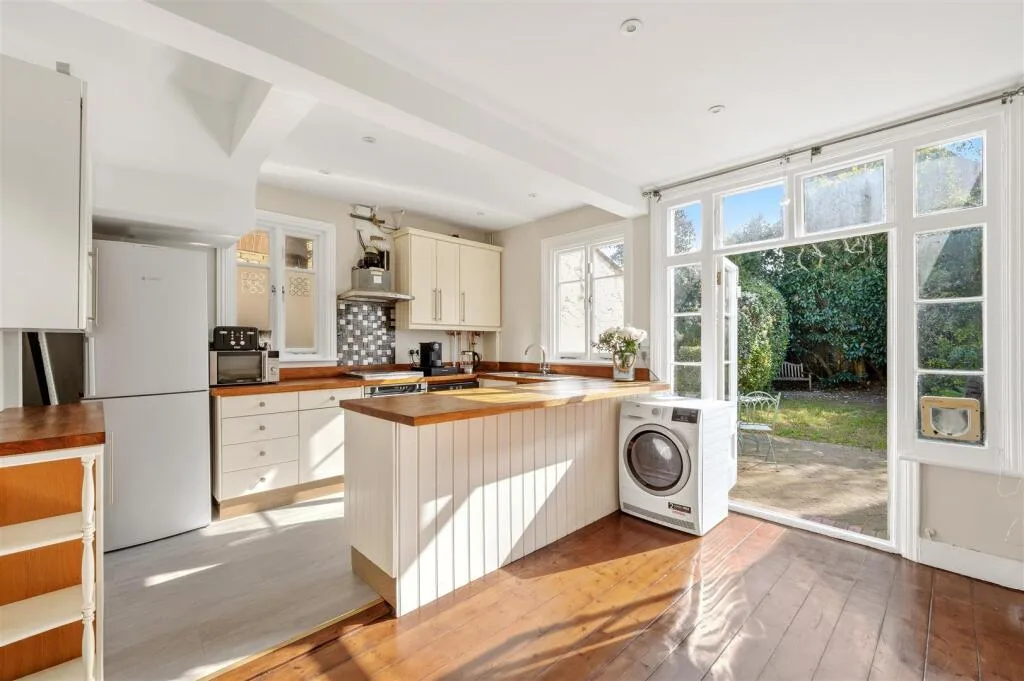 2 bedroom semi-detached house for rent