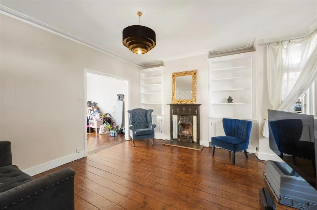 2 bedroom semi-detached house for rent
