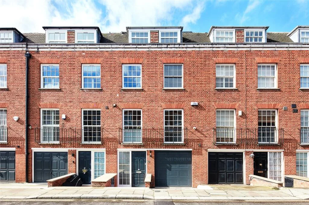 4 bedroom terraced house for rent