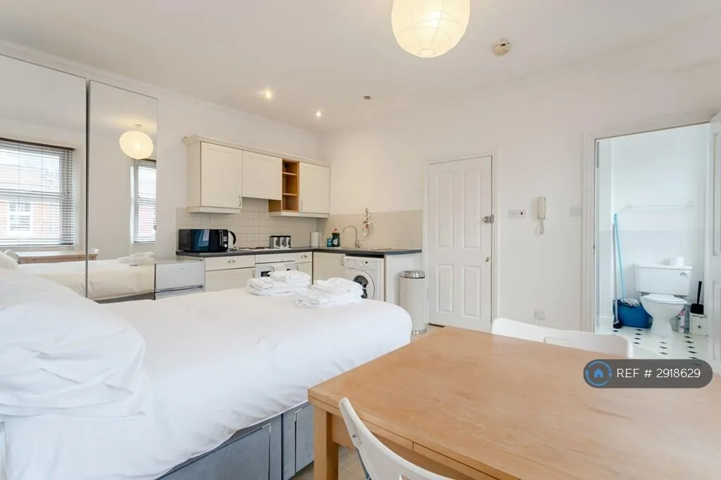 Studio flat for rent