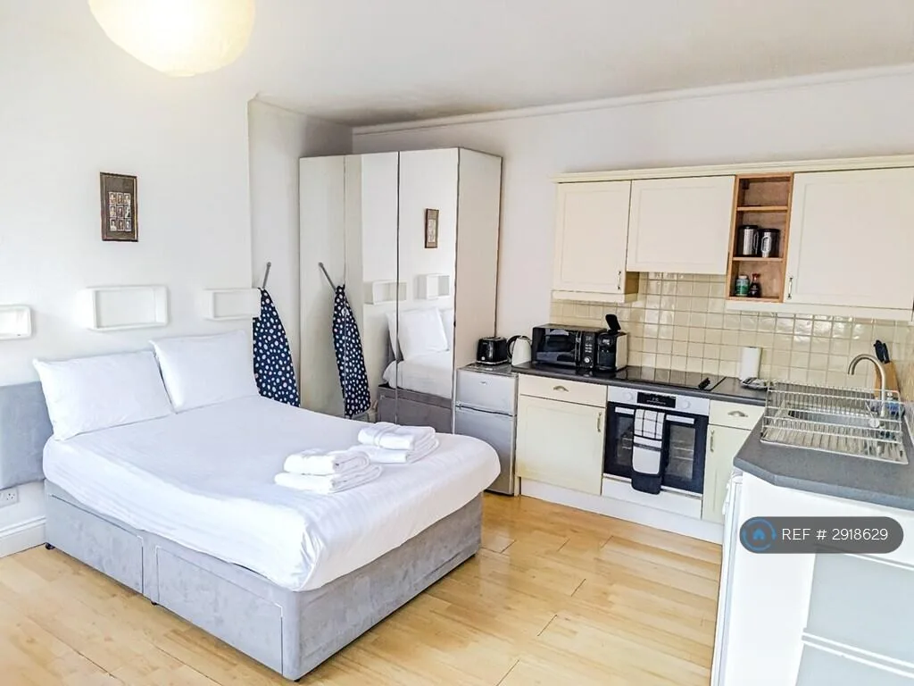 Studio flat for rent