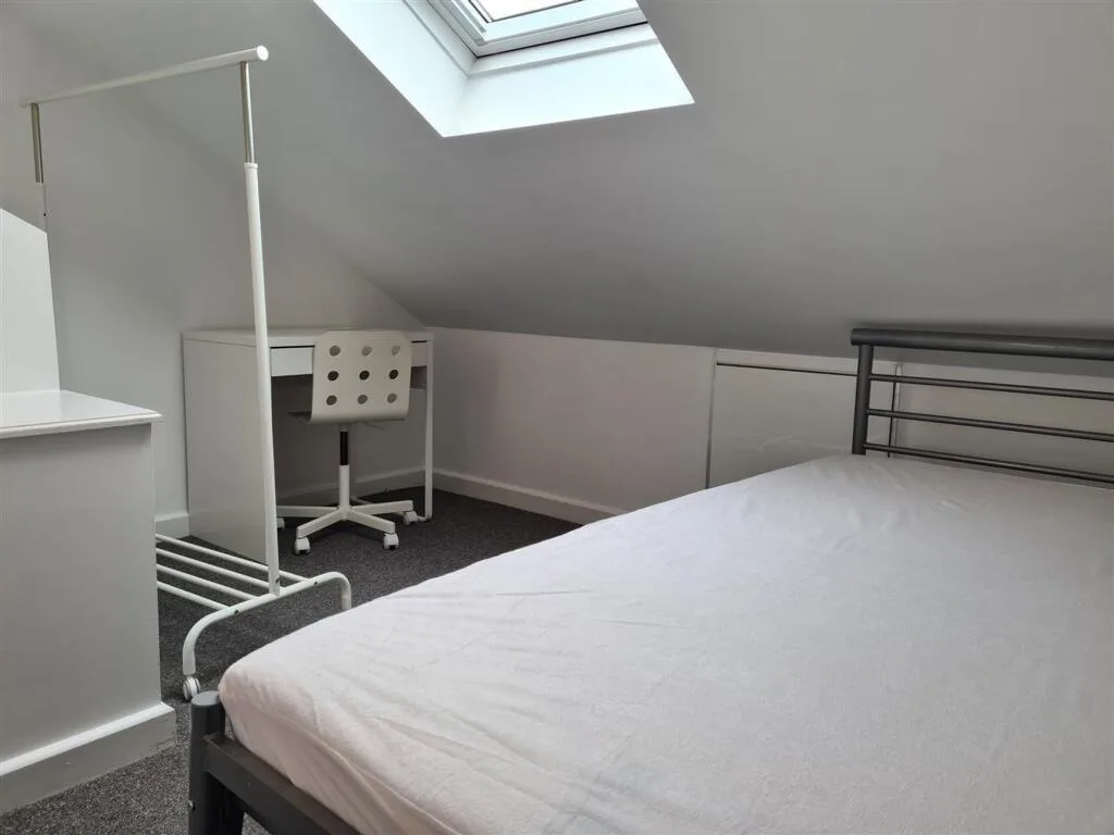 1 bedroom house share for rent