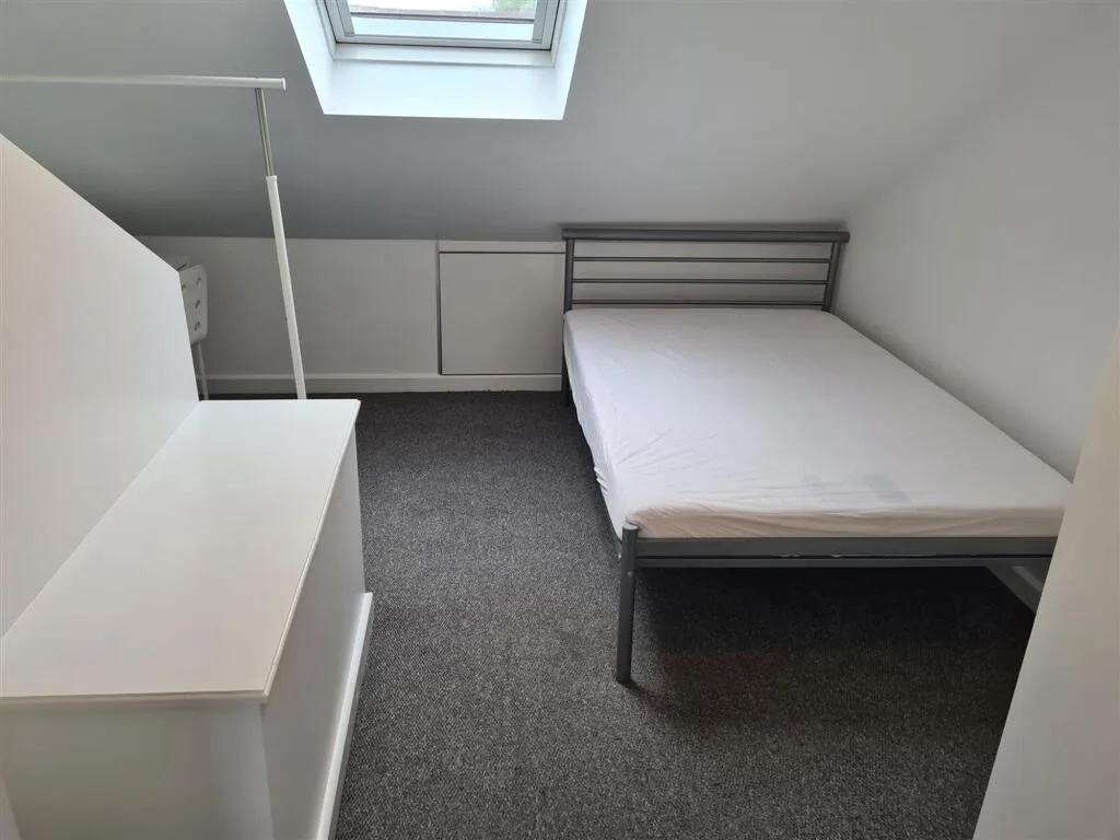 1 bedroom house share for rent