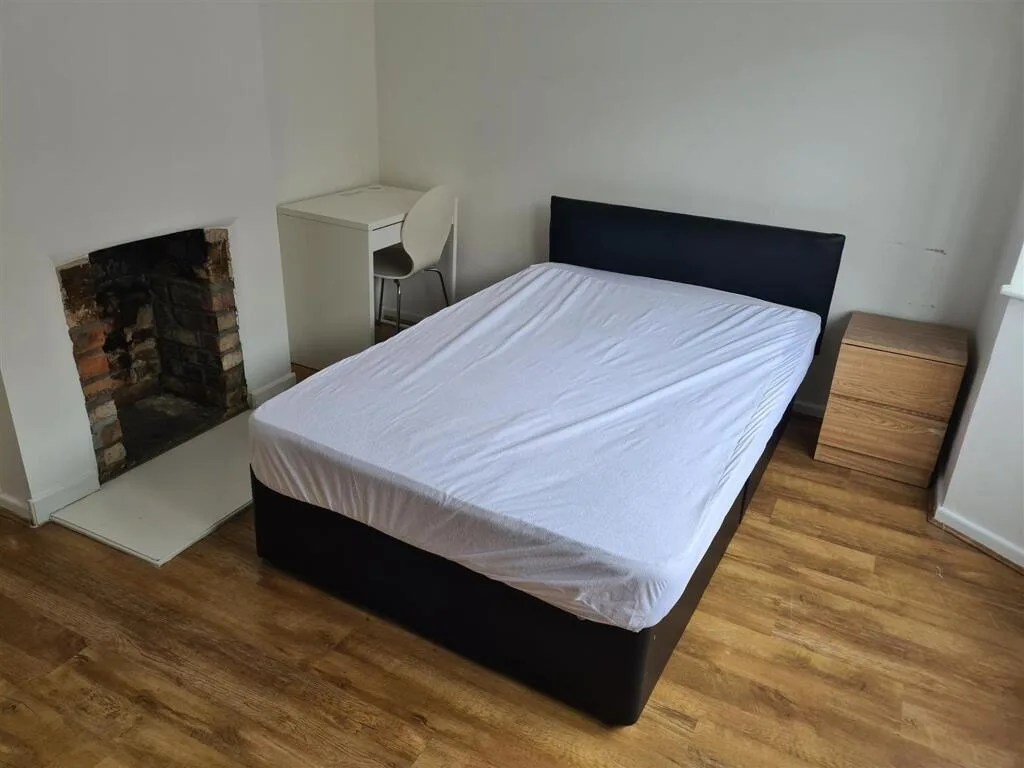 1 bedroom house share for rent