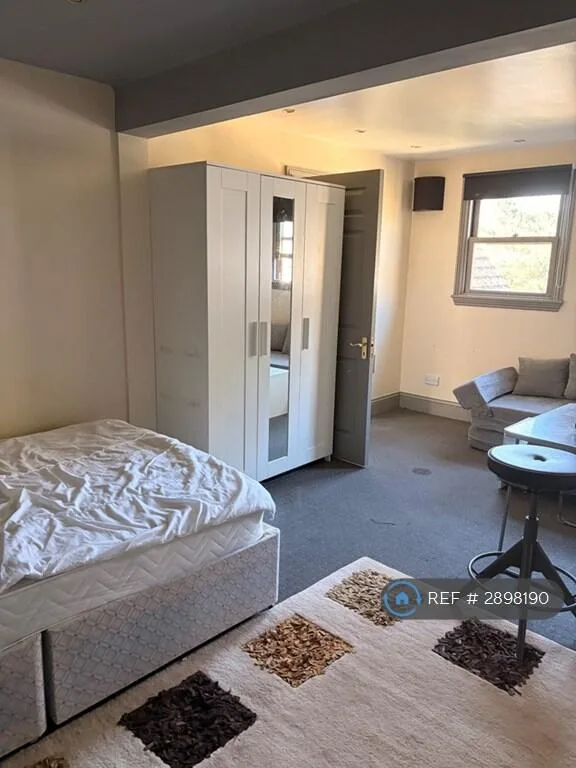 Studio flat for rent