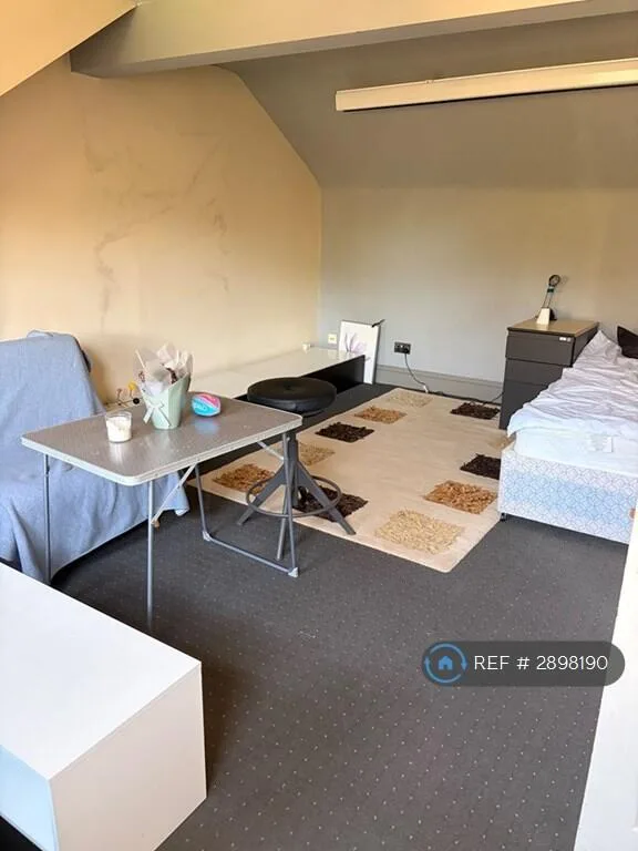Studio flat for rent
