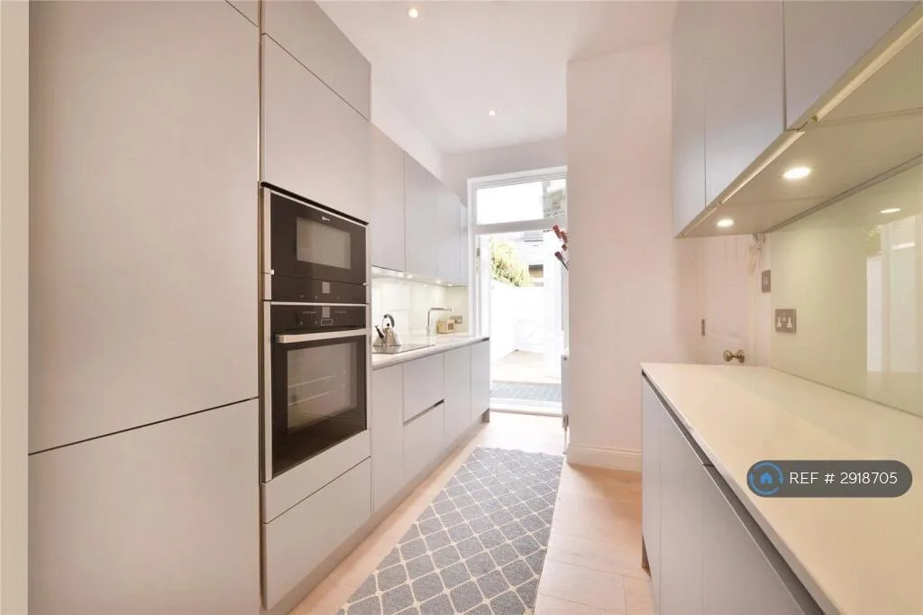 3 bedroom maisonette for rent