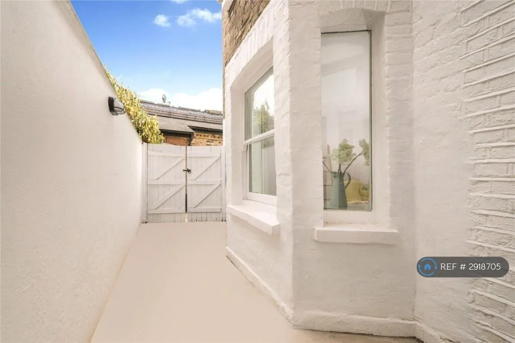 3 bedroom maisonette for rent