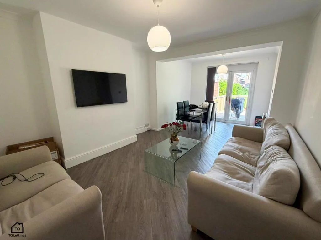 4 bedroom semi-detached house for rent