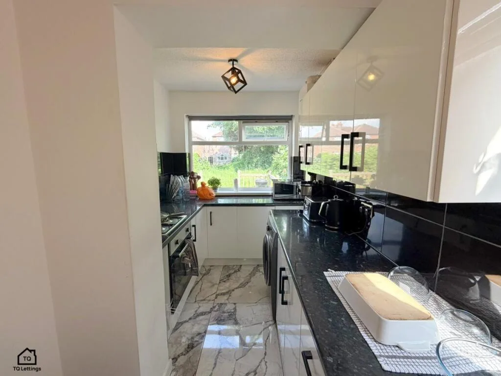 4 bedroom semi-detached house for rent