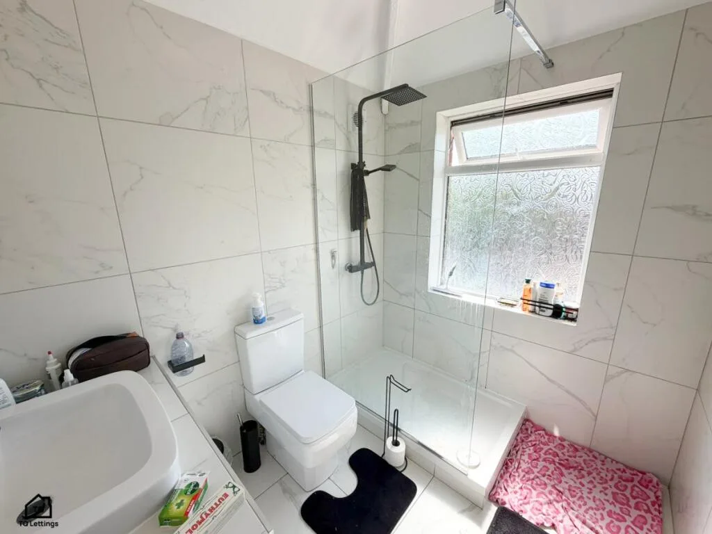 4 bedroom semi-detached house for rent