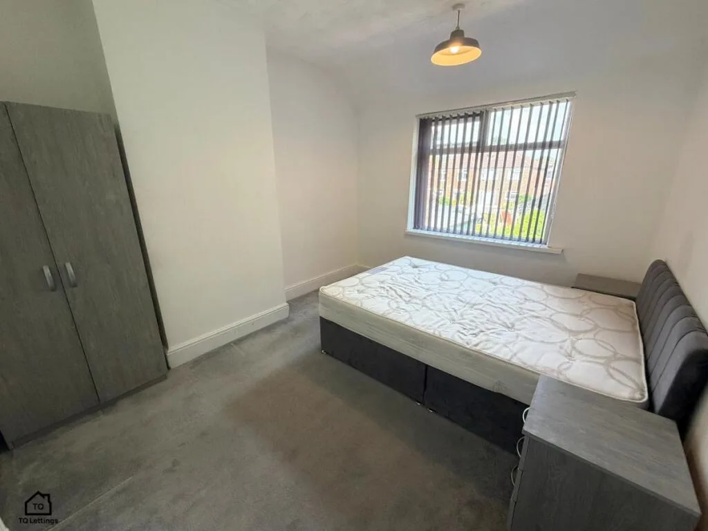 4 bedroom semi-detached house for rent