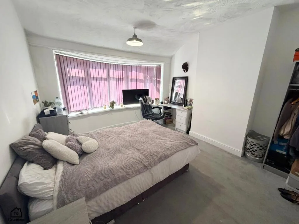 4 bedroom semi-detached house for rent