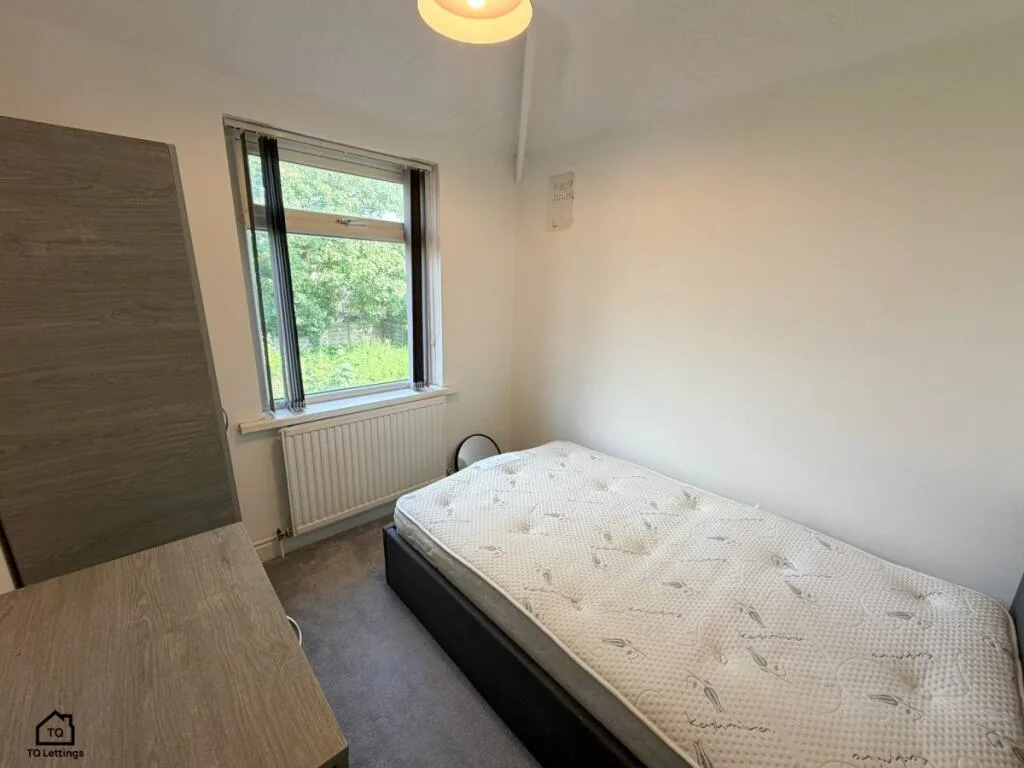 4 bedroom semi-detached house for rent