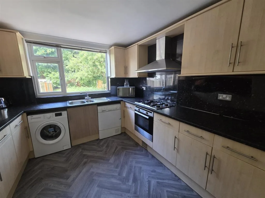 1 bedroom house share for rent