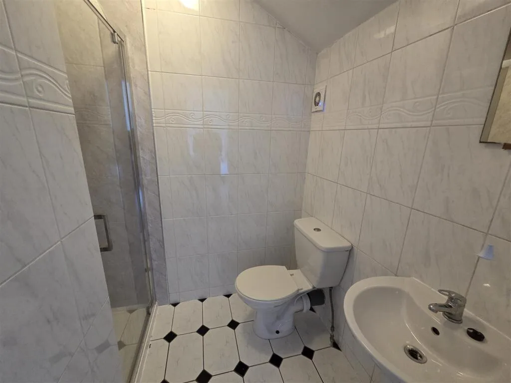 1 bedroom house share for rent