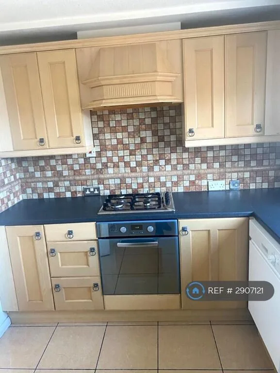 3 bedroom flat for rent