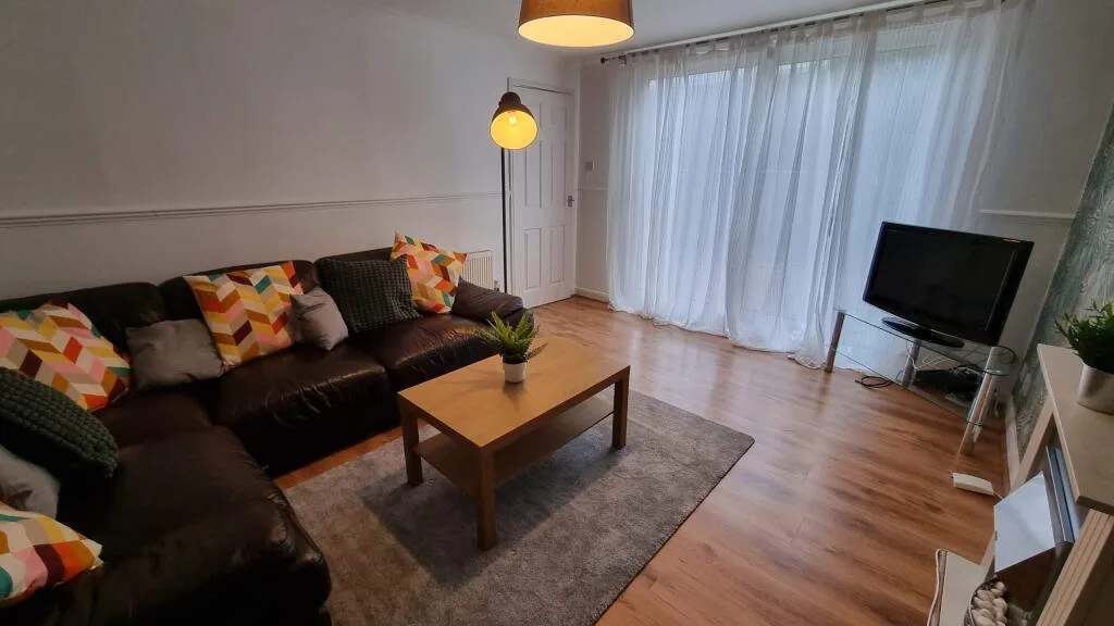 4 bedroom semi-detached house for rent