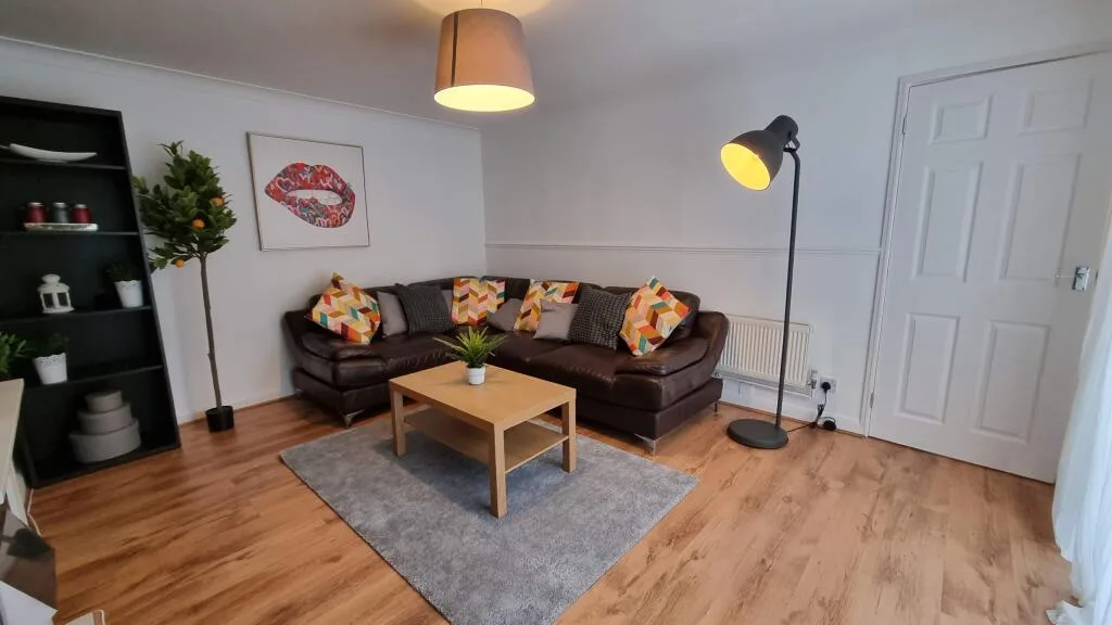 4 bedroom semi-detached house for rent