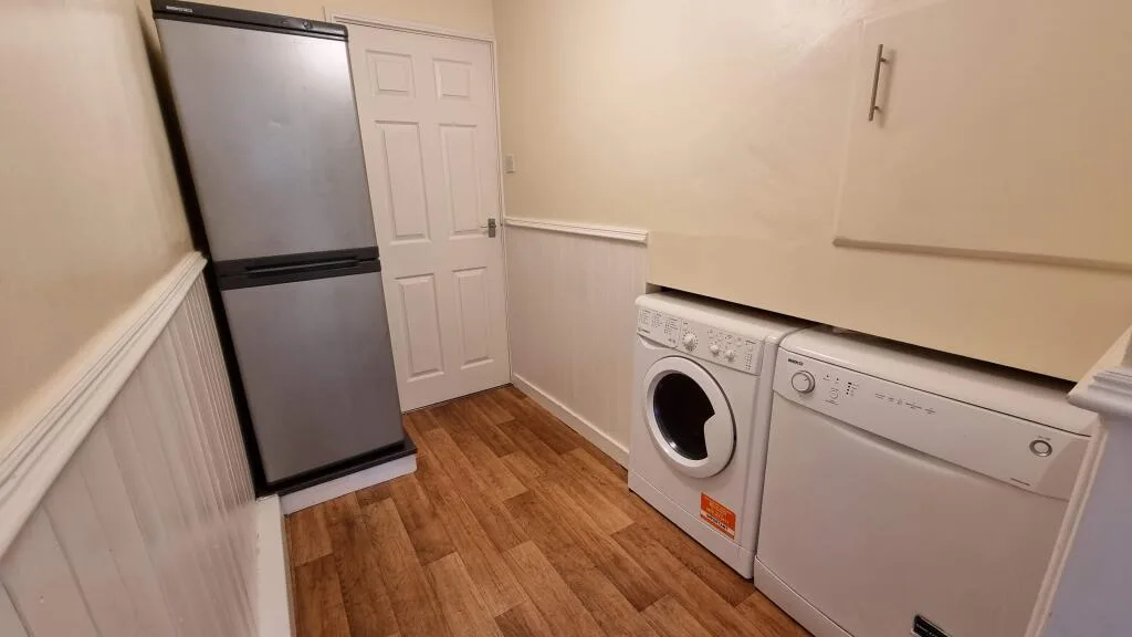 4 bedroom semi-detached house for rent