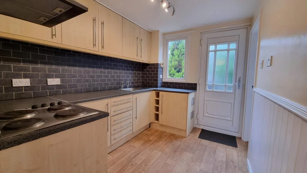 4 bedroom semi-detached house for rent