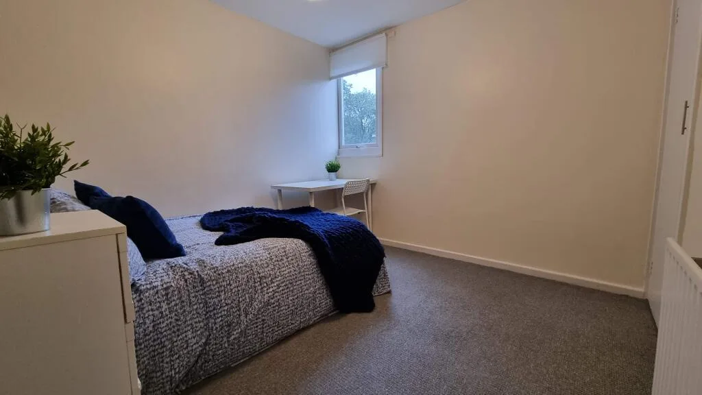 4 bedroom semi-detached house for rent