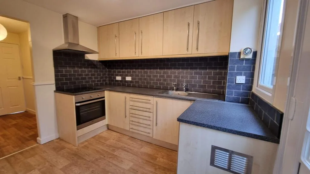 4 bedroom semi-detached house for rent