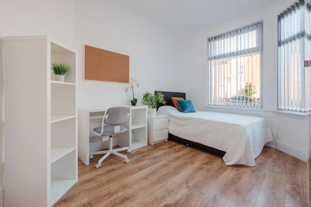 4 bedroom end of terrace house for rent