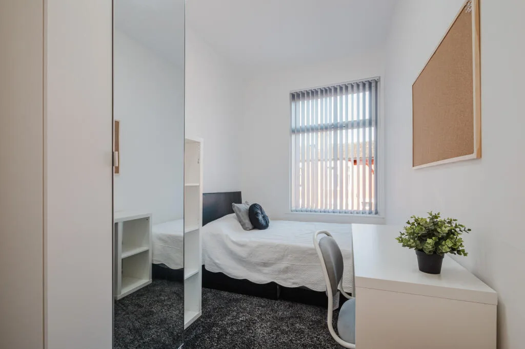 4 bedroom end of terrace house for rent
