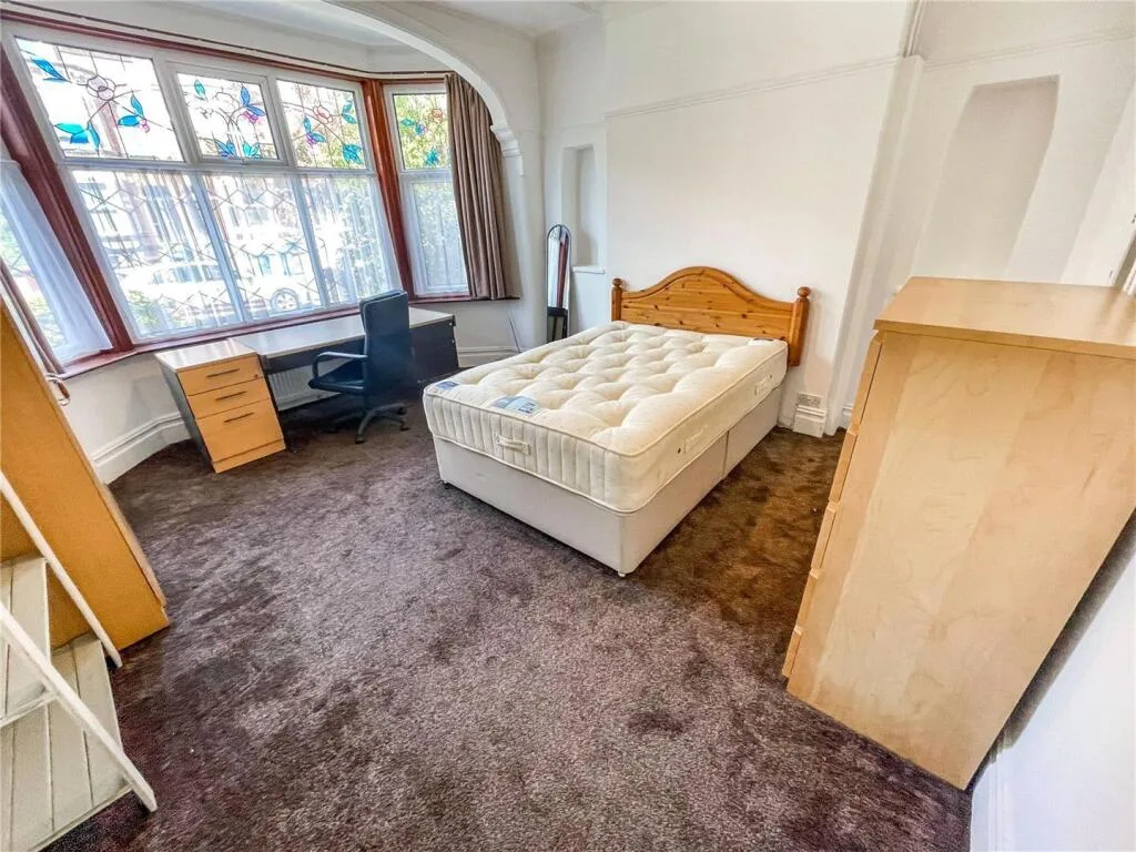5 bedroom private hall for rent
