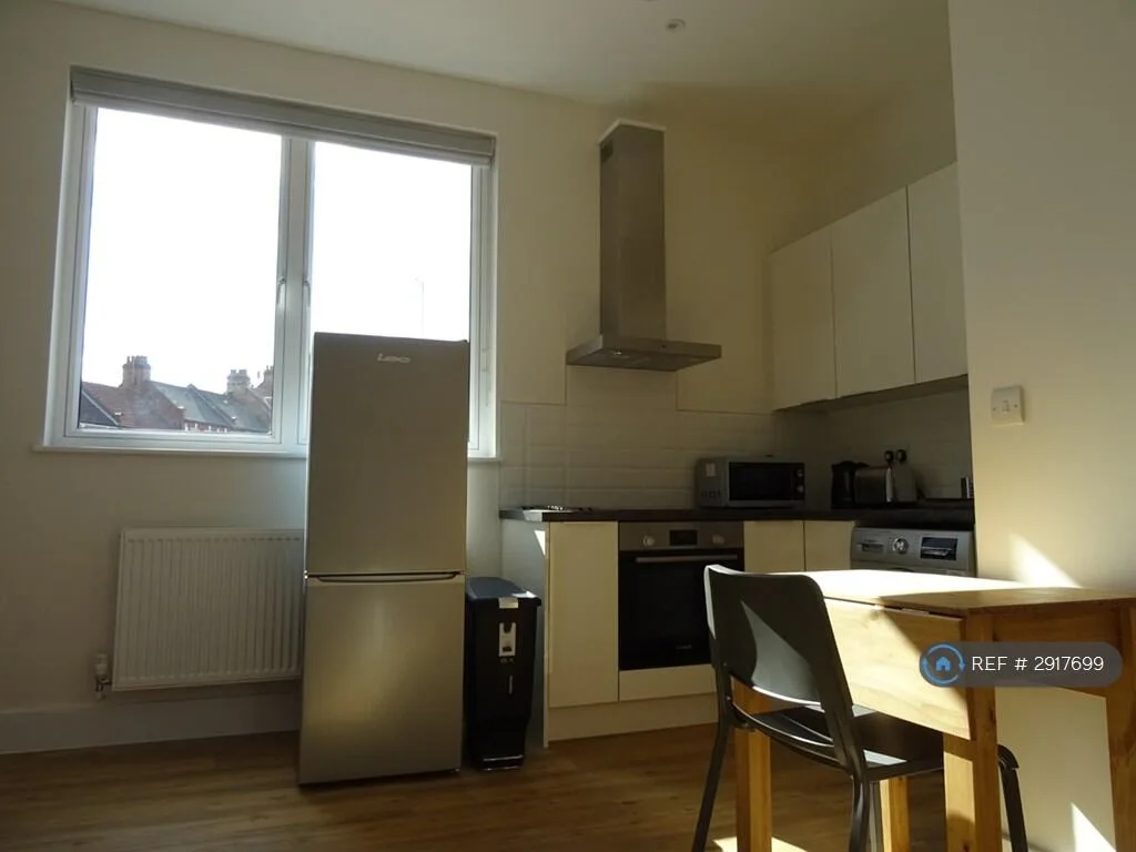 1 bedroom house share for rent