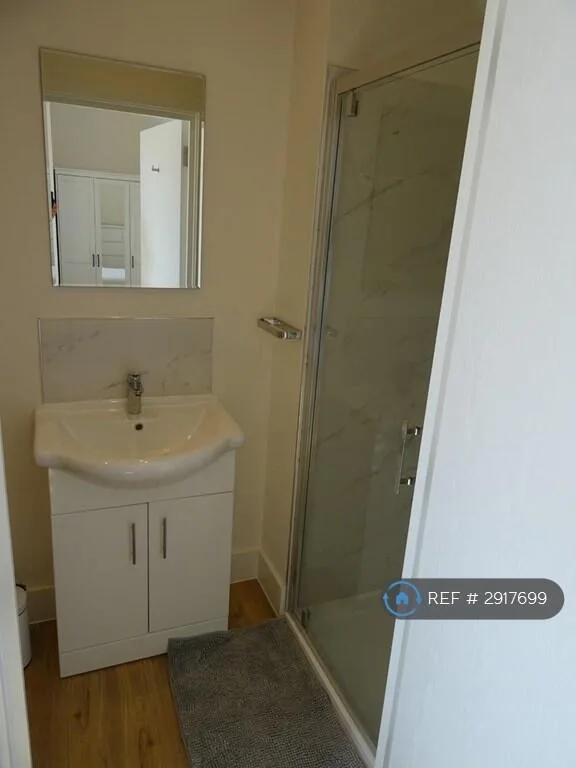 1 bedroom house share for rent