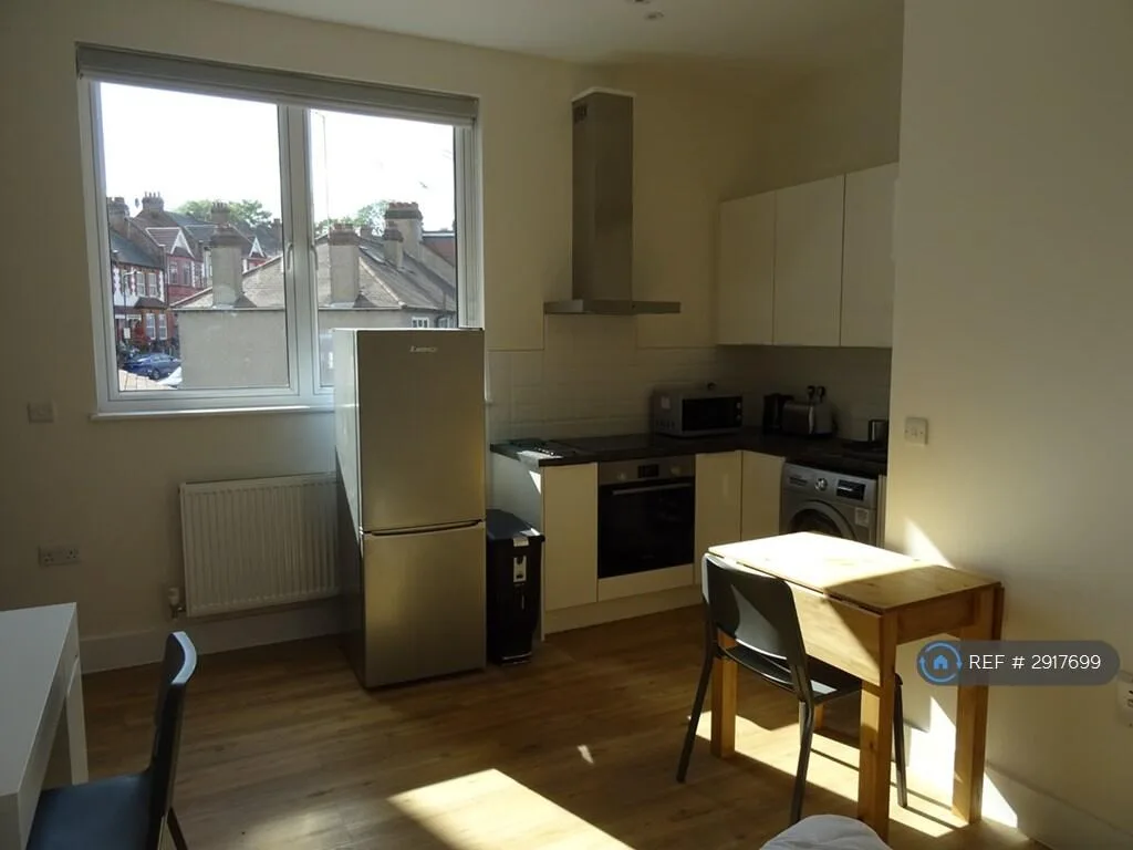 1 bedroom house share for rent