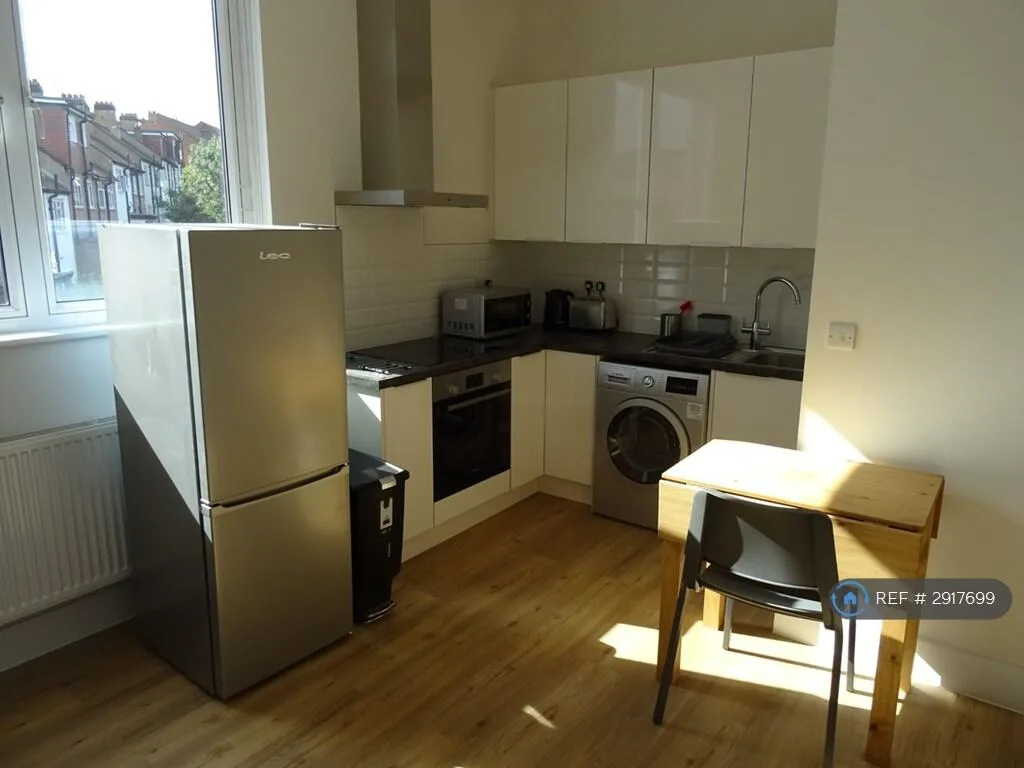 1 bedroom house share for rent