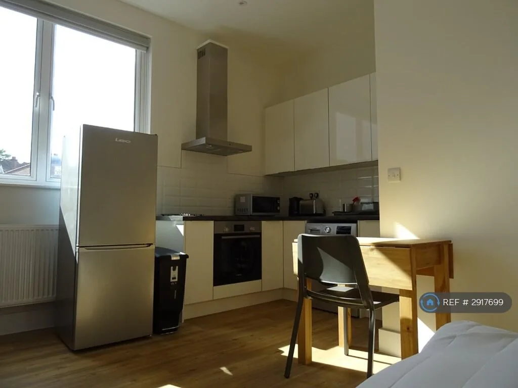 1 bedroom house share for rent