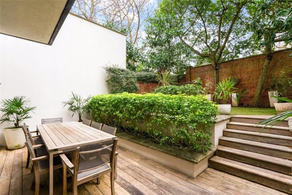 5 bedroom terraced house for rent