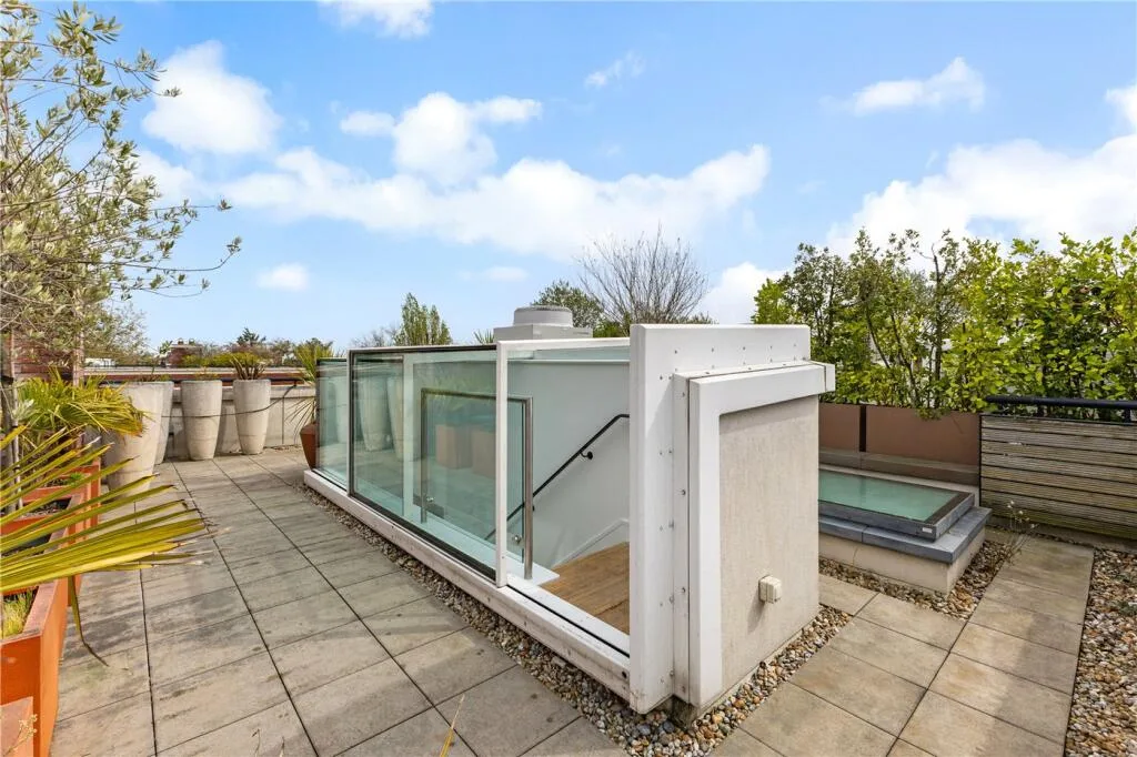 5 bedroom terraced house for rent