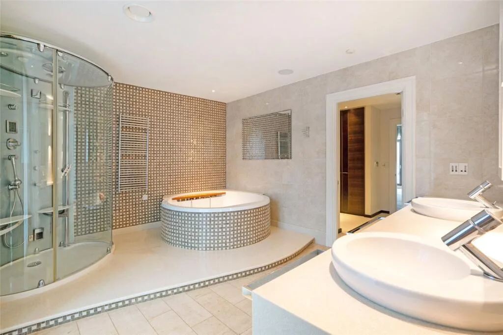5 bedroom terraced house for rent