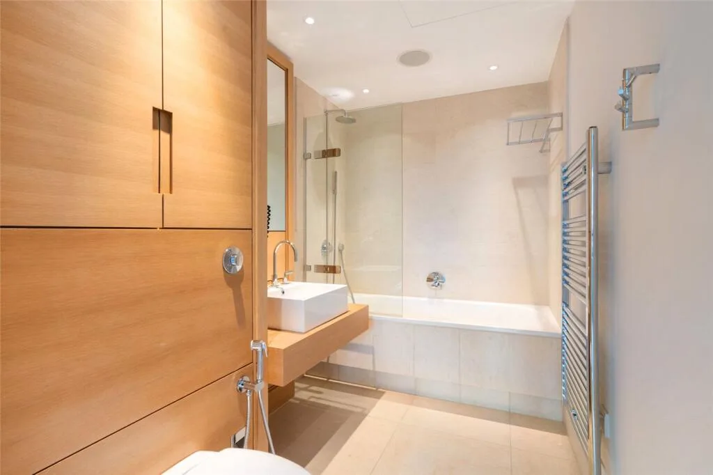 5 bedroom terraced house for rent