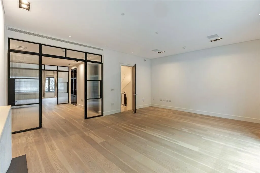 5 bedroom terraced house for rent