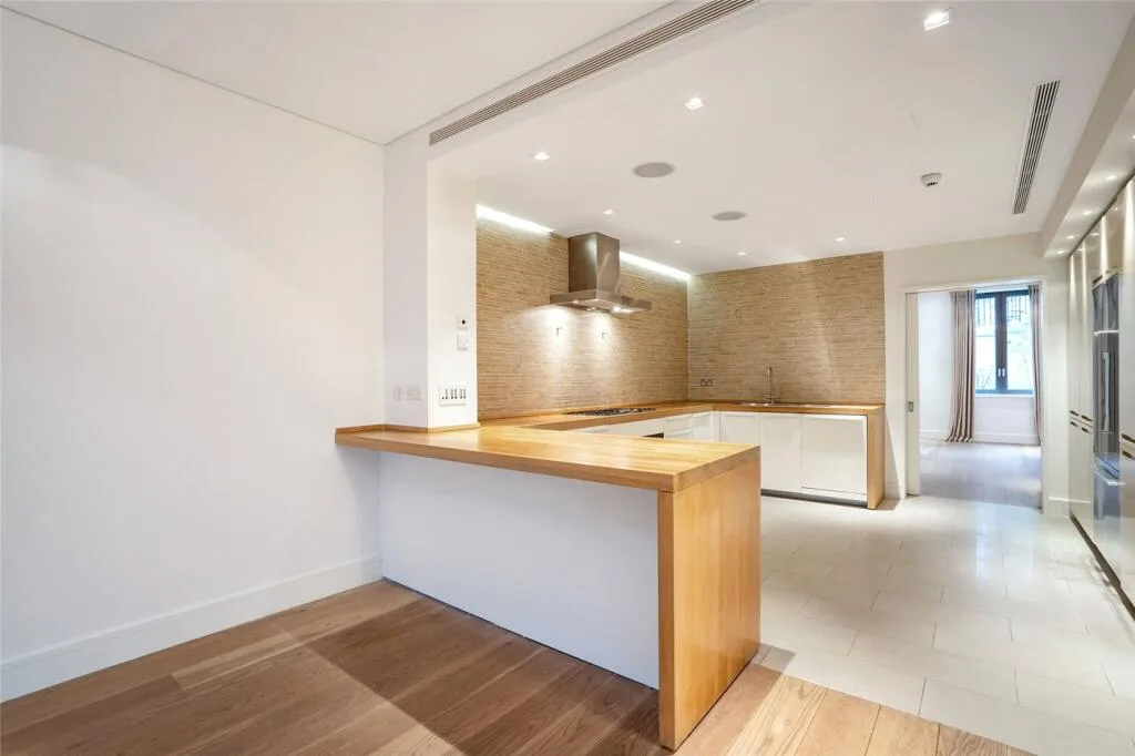 5 bedroom terraced house for rent