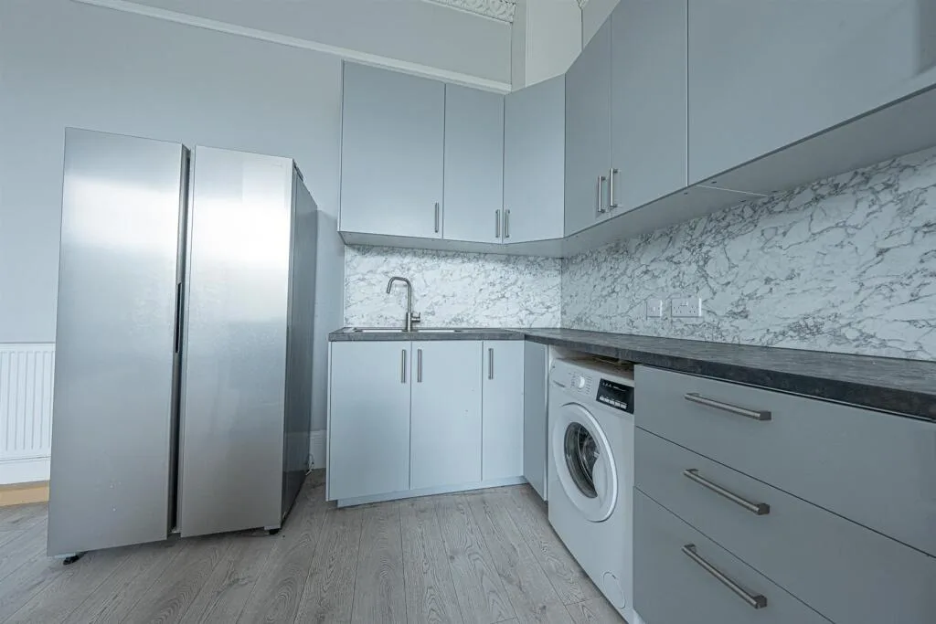 4 bedroom flat for rent