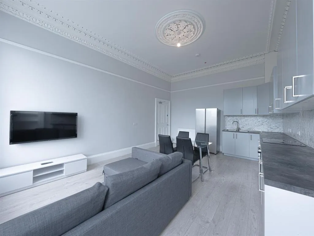 4 bedroom flat for rent
