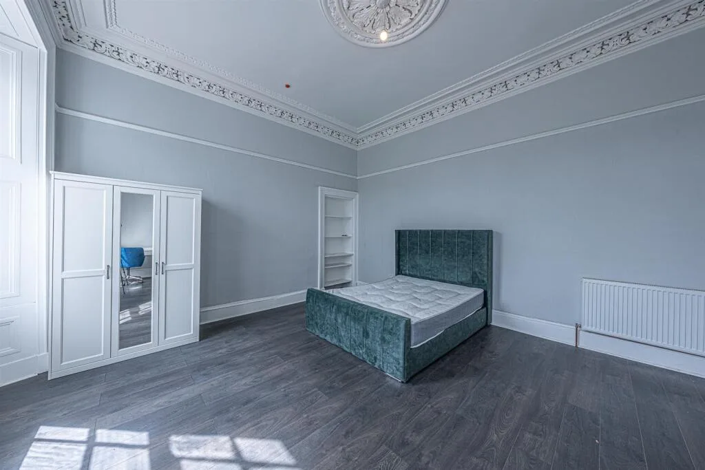 4 bedroom flat for rent