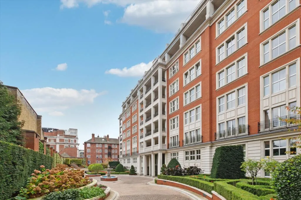 4 bedroom flat for rent